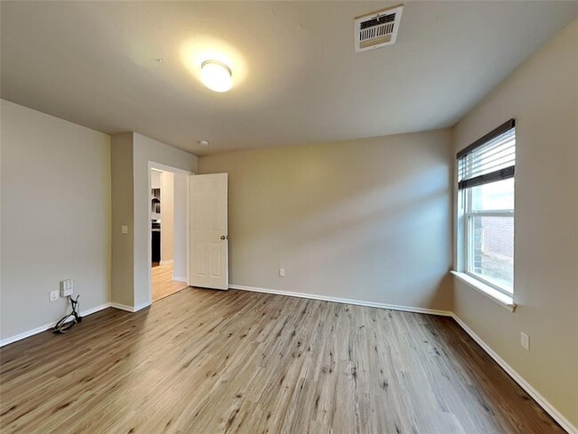 Building Photo - 4313 Windgate W Rd