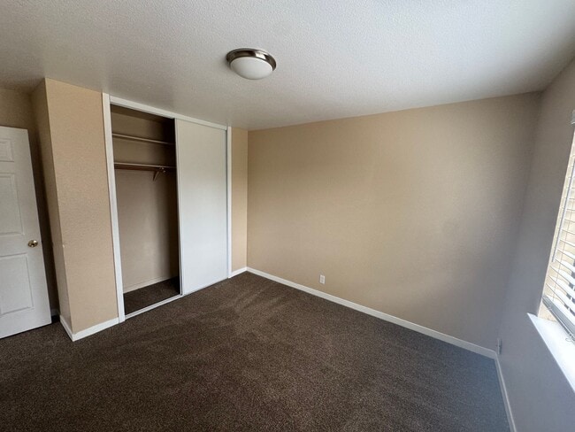 Building Photo - Welcome to your newly remodeled townhome!
