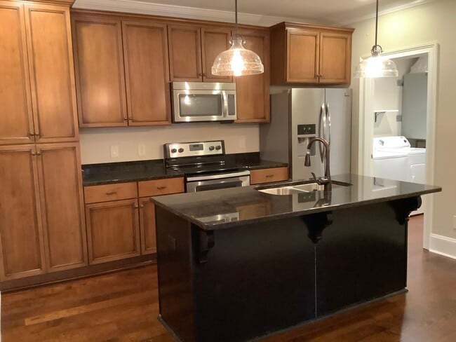 Building Photo - Newly Renovated! Music Row Gated Condo