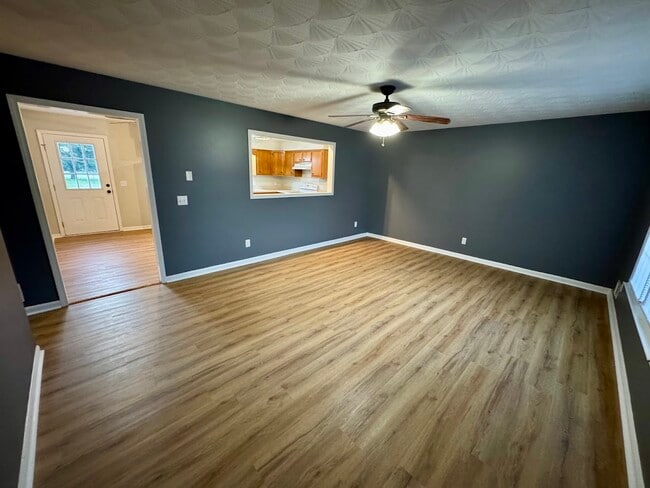 Building Photo - 113 Meadow Ln