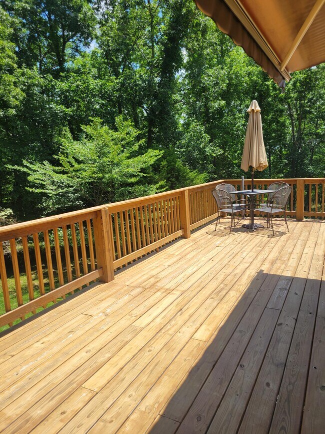 Building Photo - 456 Snead Dr