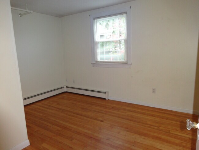 Building Photo - 627 Plantation St