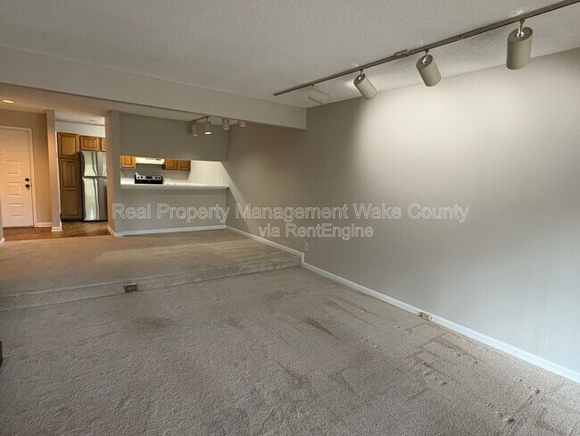 Building Photo - 700 Bishops Park Dr