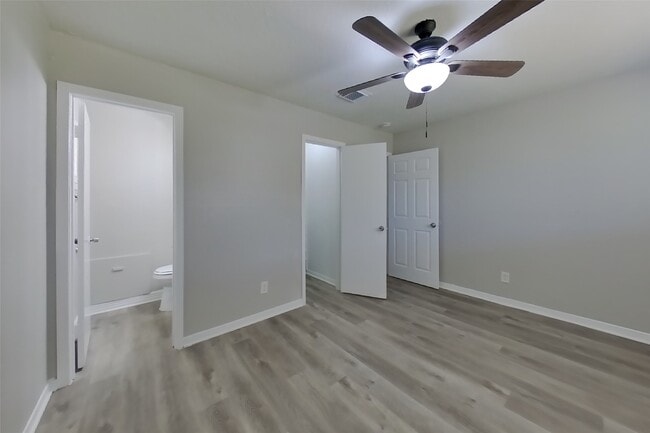 Building Photo - 4427 Oakside Dr