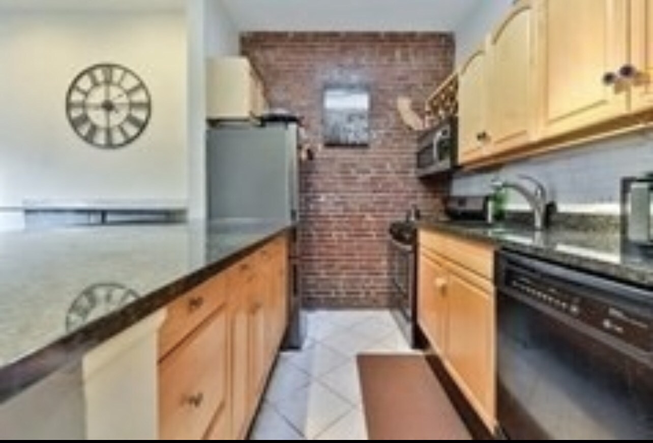 Building Photo - 70 Marlborough St