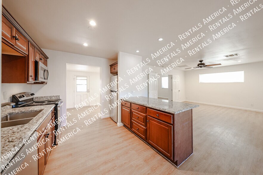 Building Photo - 601 N 73rd Pl