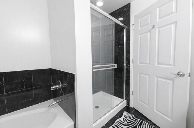 Building Photo - 1134 W Granville Ave