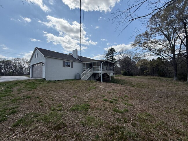 Building Photo - 1447 N Old Greensboro Rd