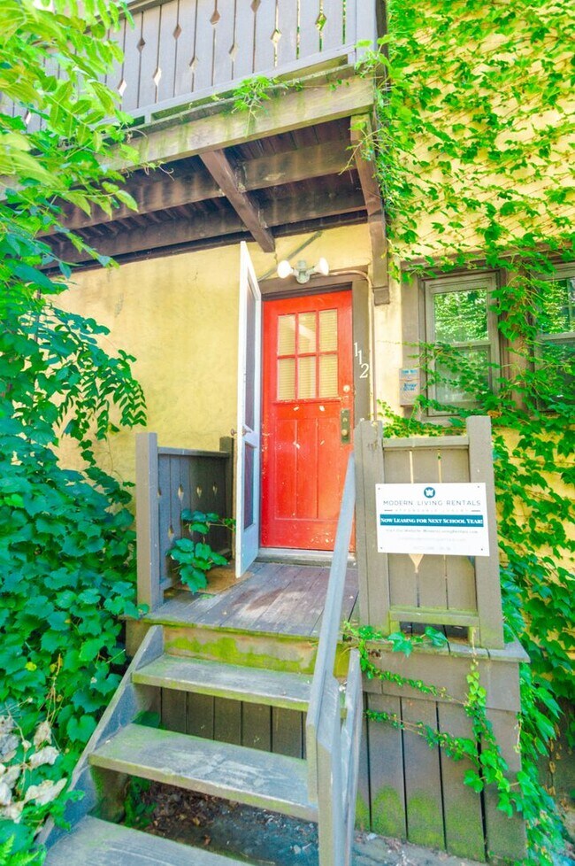 Building Photo - Two Bedroom Two Bath 112 Quarry