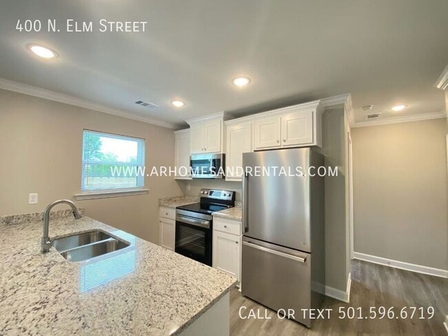 Building Photo - 400 N Elm St