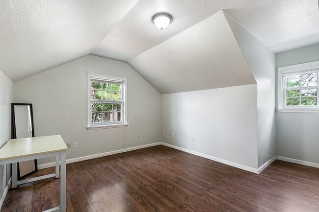 Building Photo - 164 Golden Meadow Dr