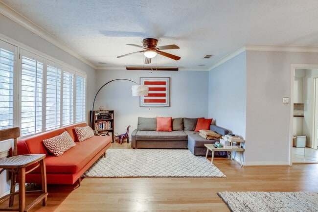 Building Photo - 1014 Nashua St