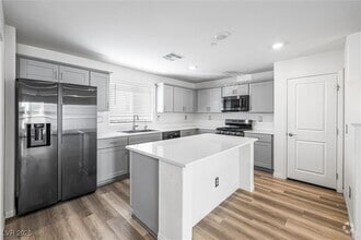 Building Photo - 3719 Enchanted Sky St