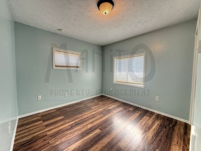 Building Photo - Spacious Dwight Merkel Home
