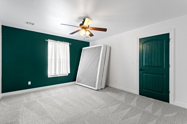 Building Photo - 2702 Waterford Ct