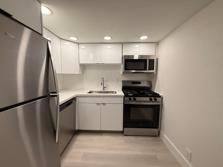 Building Photo - Deerfield East