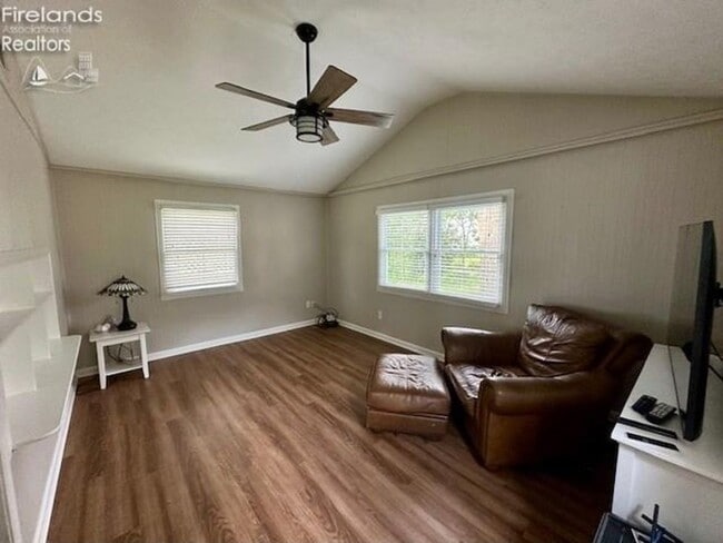 Building Photo - 154 Oakwood Dr