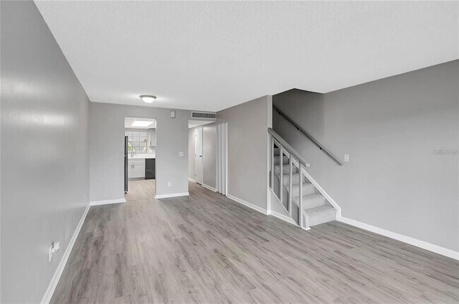 Building Photo - 709 Russell Ln