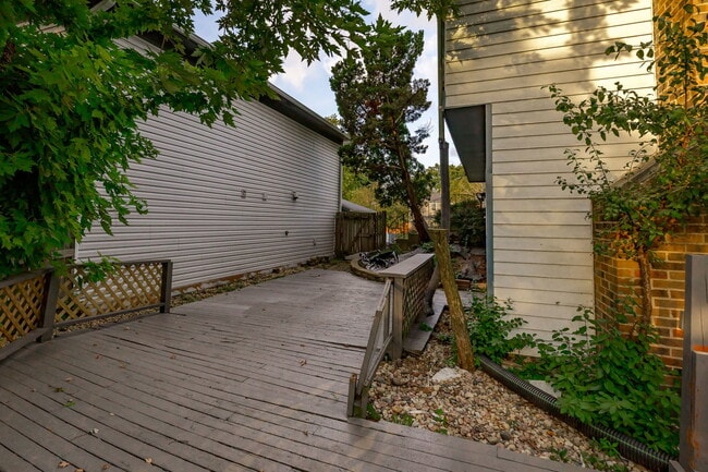 Building Photo - 214 Far Hills Dr