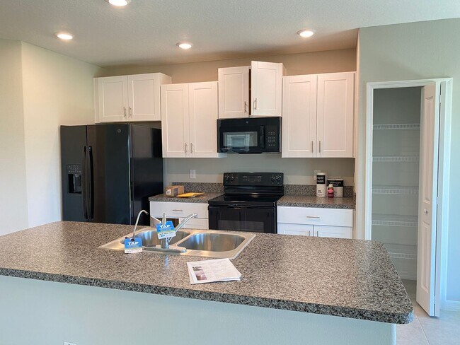 Building Photo - 7049 Samuel Ivy Dr