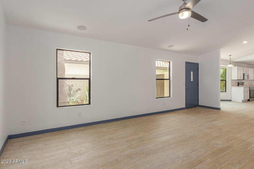 Building Photo - 5906 E Juniper Ave
