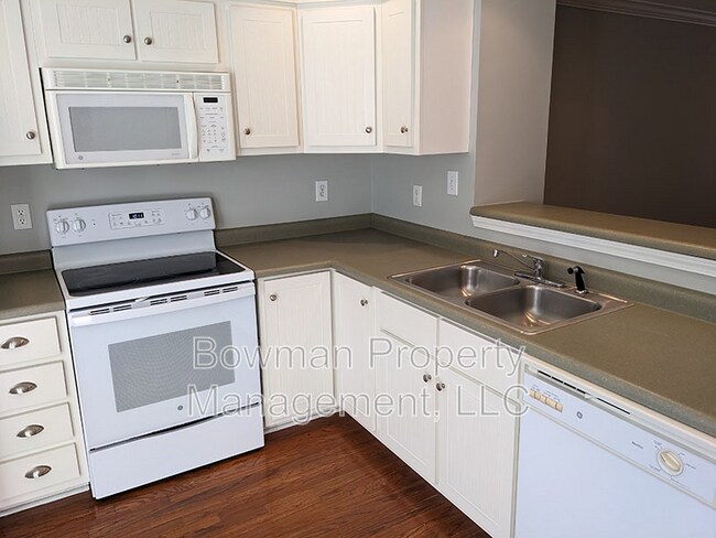 Building Photo - 660 S Barnett Shoals Rd