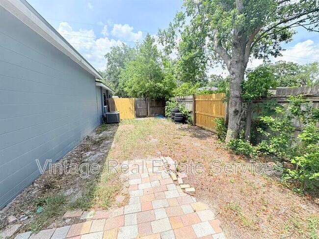 Building Photo - 4203 E Yukon St