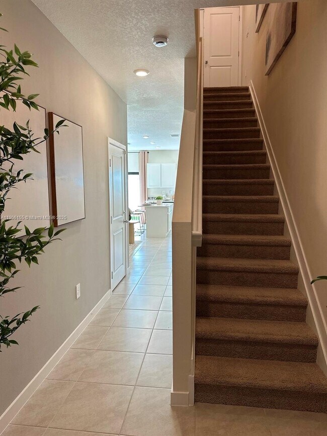 Building Photo - 814 SW 11th Wy