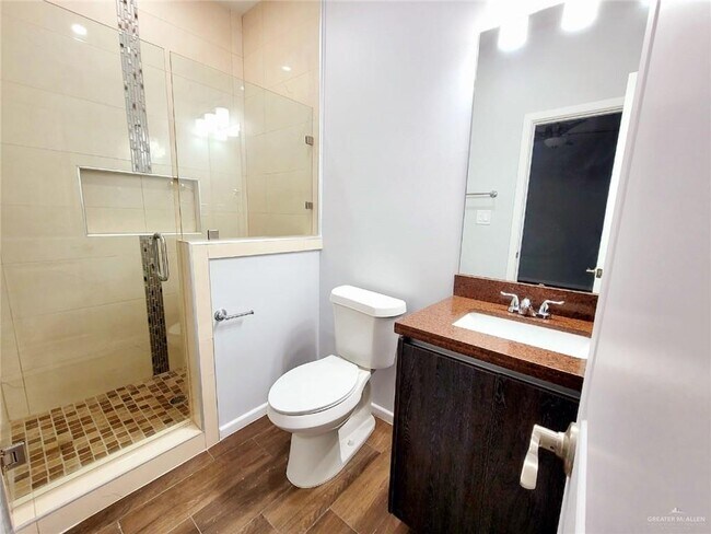 Building Photo - 17 Frio Ave