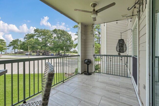 Building Photo - 12800 Melville Dr