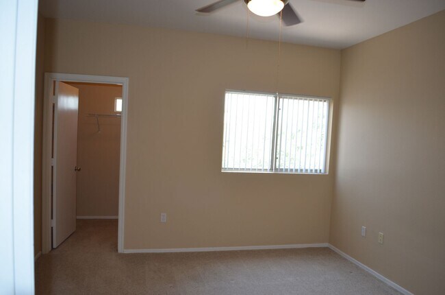 Building Photo - MOVE IN Special!!  Biltmore 2 bedroom!