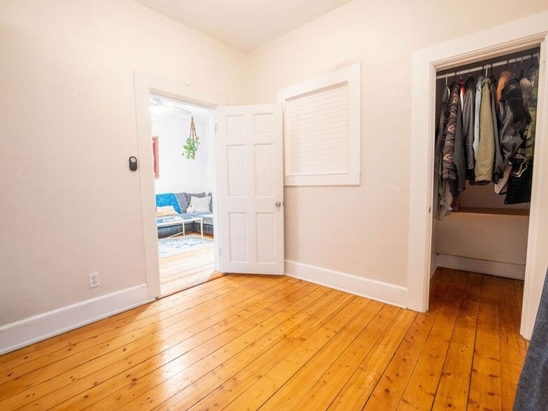 Building Photo - 30 Fox St