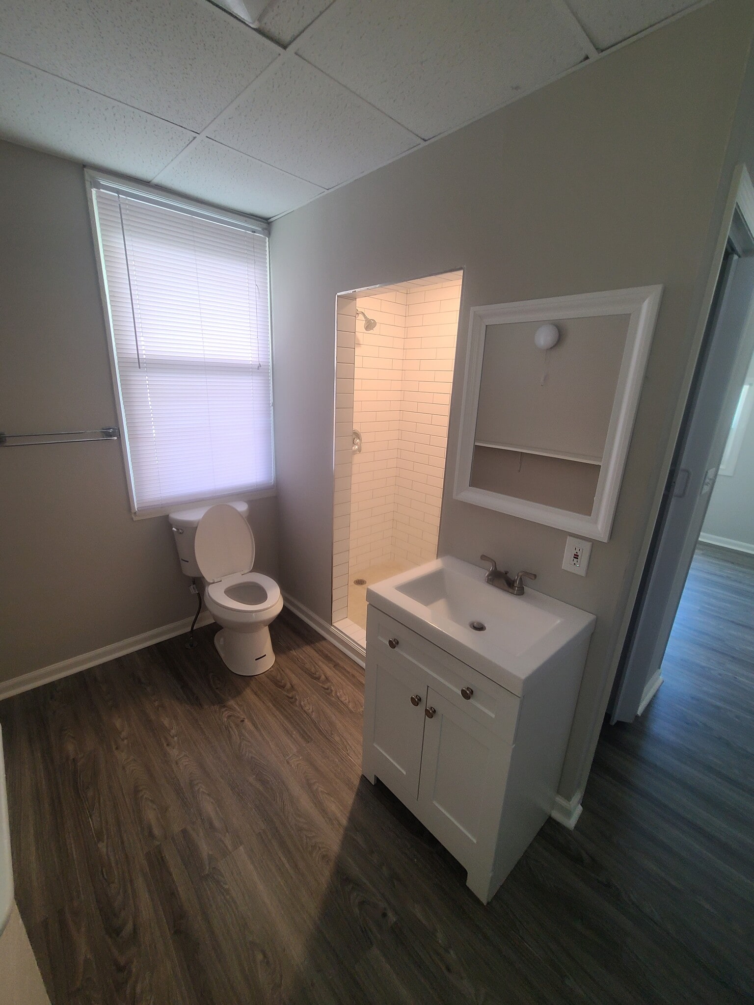 2nd bathroom - 1311 Haysboro Ave