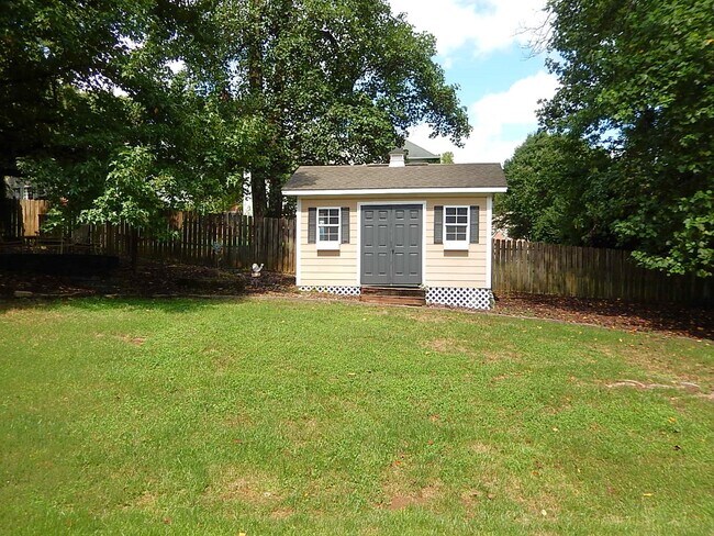 Building Photo - 10612 River Forest Dr