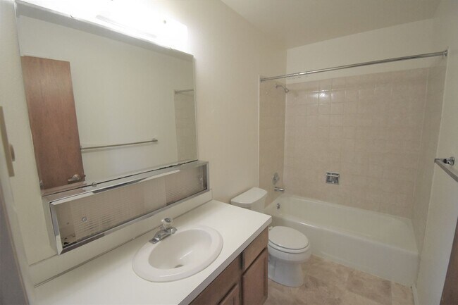 Building Photo - Top floor apartment! Close to MSU and down...
