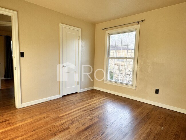 Building Photo - 2 Bedrooms plus Bonus Room near Mayfair Area in NW OKC