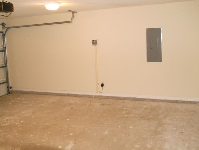 Building Photo - 3 BR 2 BA in Hahira