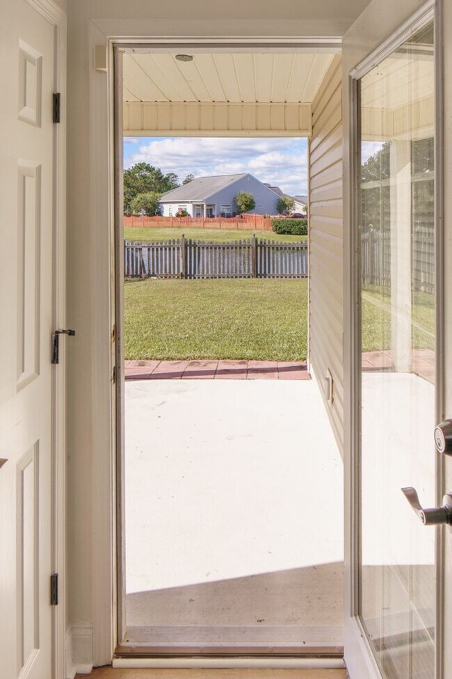 Building Photo - Three Bedroom Home in Hearthstone Lakes Community