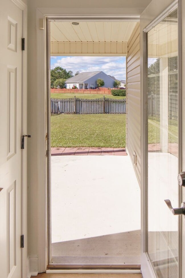 Building Photo - Three Bedroom on the Pond in Hearthstone Lakes Community