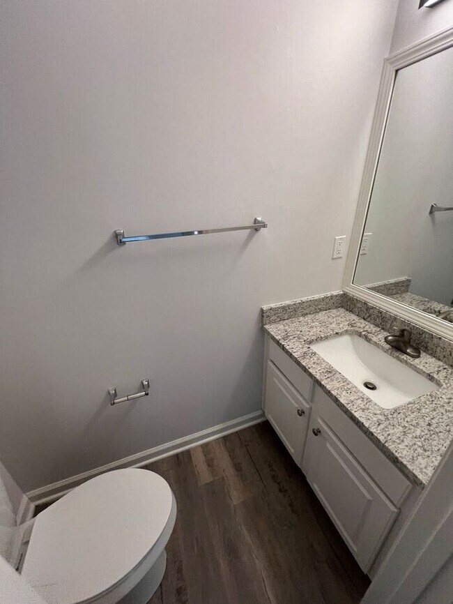 Building Photo - NOW READY!!! 3 bed 2.5 bath townhome in Duluth!