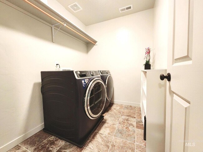 Building Photo - Welcome Home - 4 Bedroom 2.5 bath Home in ...