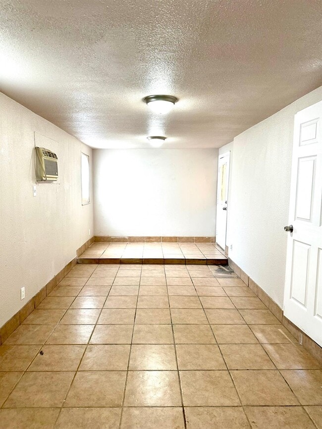Building Photo - 1612 N Normandie St
