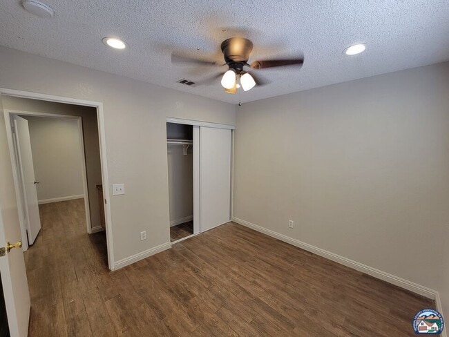 Building Photo - 861 W Legion Rd