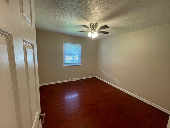 Building Photo - Beautiful 4 bed home
