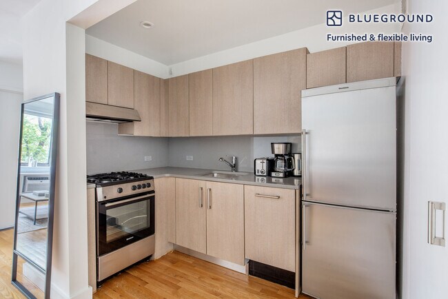 Building Photo - 101 W 15th St