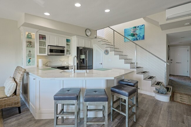 Building Photo - Spectacular 2 Bd/2Ba Glorietta Bay Condo.