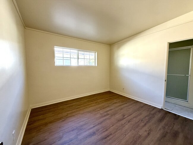 Building Photo - 13949 Oval Dr