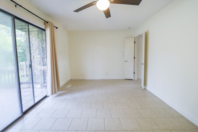 Building Photo - $1,655 / 2 Bed / 2 Bath / 1,150 sqft REMOD...