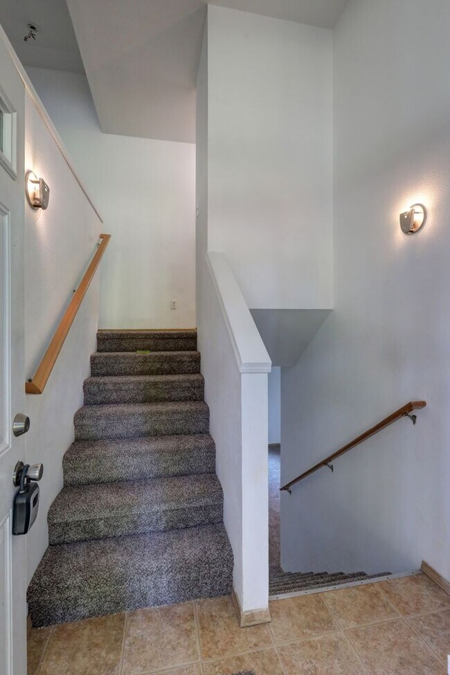 Building Photo - Charming 3 Bedroom Home Nestled Among the Trees in Bonney Lake – Spacious & Private