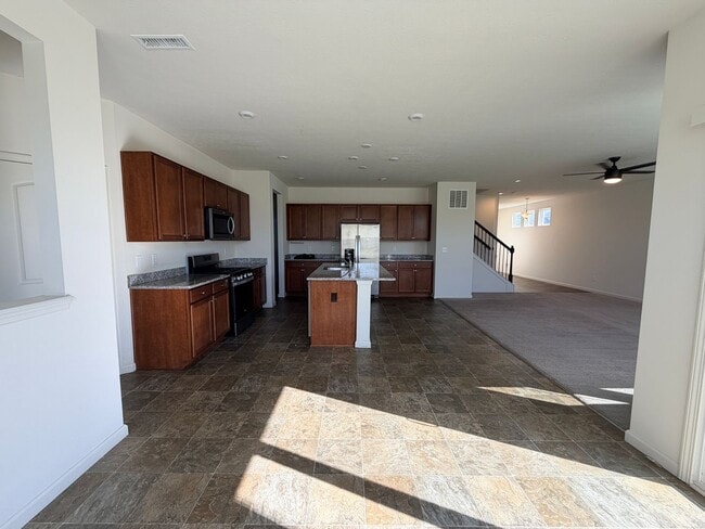 Building Photo - 15545 Westmoor Ave